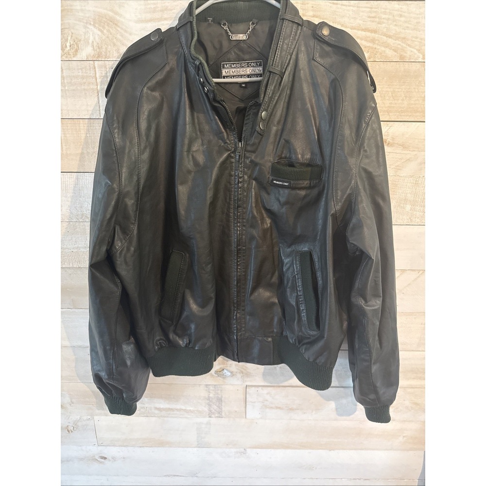 VTG 80s Members Only Black Leather Cafe Racer Jacket  Size 46  Fast Ship